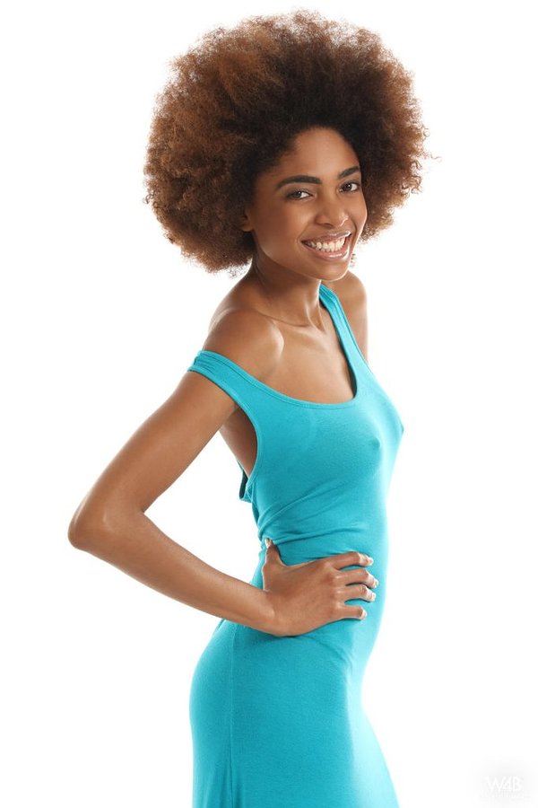 Мараку, 27 лет, 1 размер груди